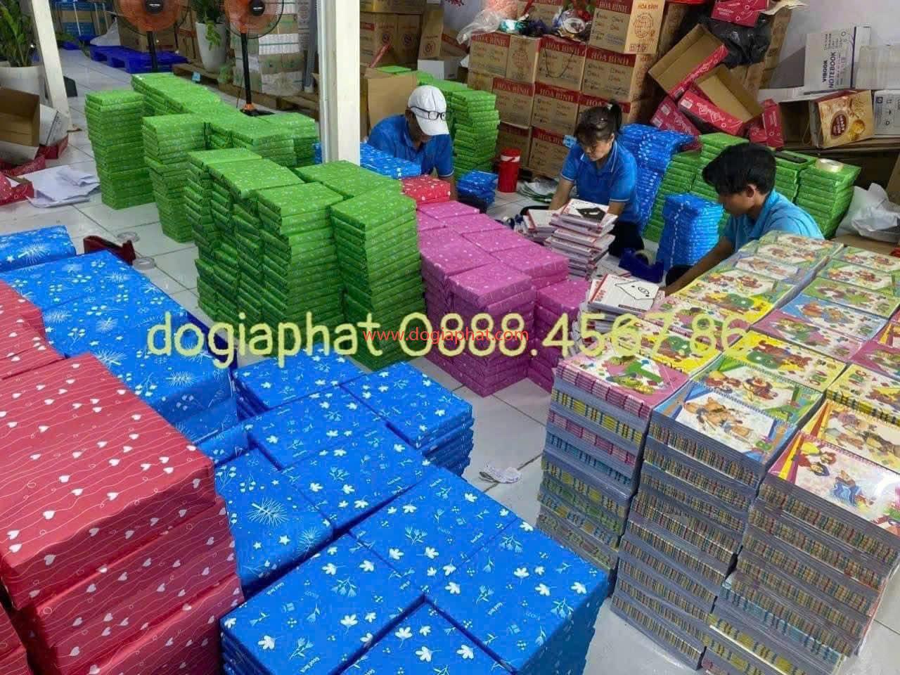 SẢN XUẤT TẬP HỌC SINH PHÁT THƯỞNG